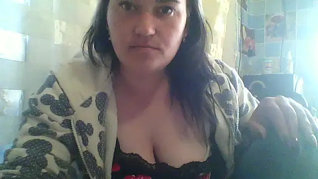 HollyLaBerry online show from May 11, 11:16 am