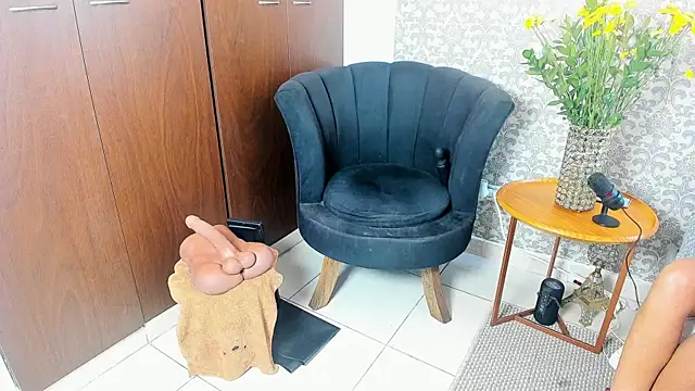 mabelsaravia online show from April 16, 6:41 pm