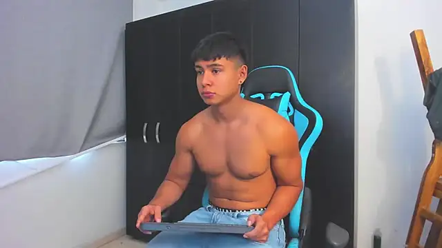 Snapshot of Bray_Kevin chatting on December 18, 7:42 pm Bray Kevin online show from December 18, 7:42 pm