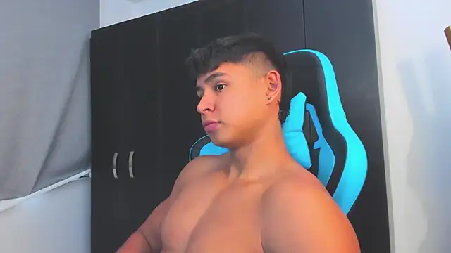 Snapshot of Bray_Kevin chatting on December 22, 9:01 pm Bray Kevin online show from December 22, 9:01 pm