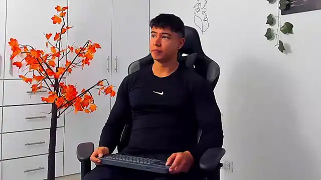 Snapshot of Bray_Kevin chatting on January 8, 3:03 pm Bray Kevin online show from January 8, 3:03 pm