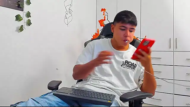 Snapshot of Bray_Kevin chatting on January 10, 4:20 pm Bray Kevin online show from January 10, 4:20 pm