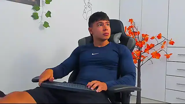 Snapshot of Bray_Kevin chatting on January 12, 8:03 pm Bray Kevin online show from January 12, 8:03 pm