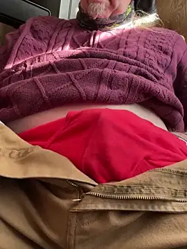 Snapshot of Helmut1971 chatting on December 21, 3:41 pm Helmut1971 online show from December 21, 3:41 pm