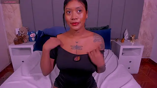 JulianaMiller online show from March 12, 2:20 am