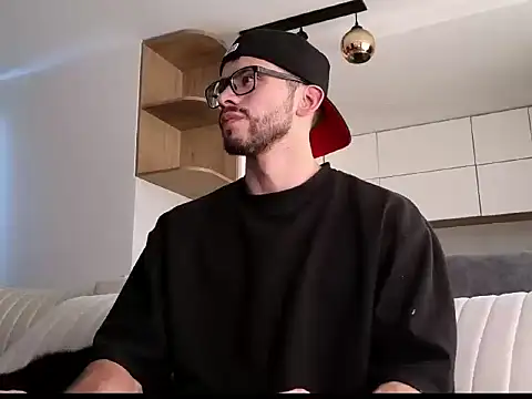 Phantom Bigger1 online show from December 19, 6:59 pm