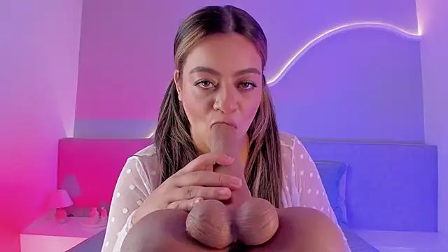 sarah-bonneth online show from May 27, 11:40 am