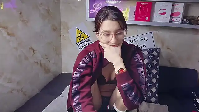 Snapshot of Lui_sa3 chatting on February 12, 4:46 pm Lui sa3 online show from February 12, 4:46 pm