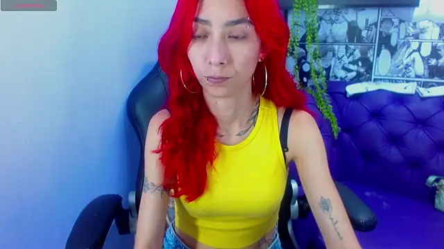 Snapshot of Erika_Stevens chatting on February 19, 4:25 pm Erika Stevens online show from February 19, 4:25 pm