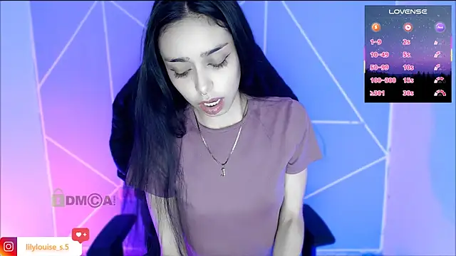 Snapshot of lilylouisee chatting on June 13, 8:51 pm lilylouisee online show from June 13, 8:51 pm