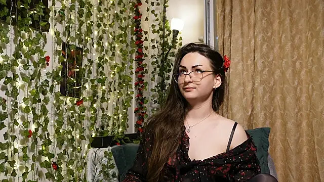NaughtYHomemadE online show from June 12, 1:10 pm