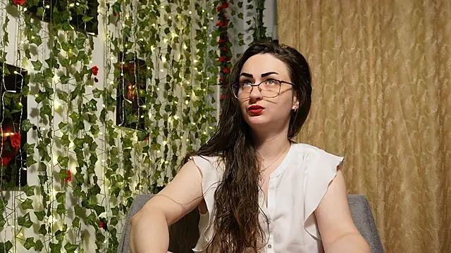 NaughtYHomemadE online show from June 19, 10:30 am