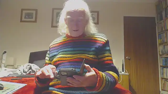 Snapshot of WaverlyKernow chatting on January 6, 4:11 pm WaverlyKernow online show from January 6, 4:11 pm