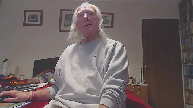 Snapshot of WaverlyKernow chatting on January 7, 11:45 am WaverlyKernow online show from January 7, 11:45 am