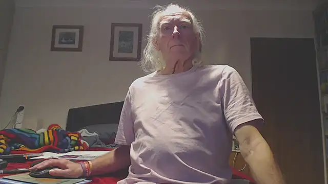 Snapshot of WaverlyKernow chatting on January 10, 9:00 am WaverlyKernow online show from January 10, 9:00 am