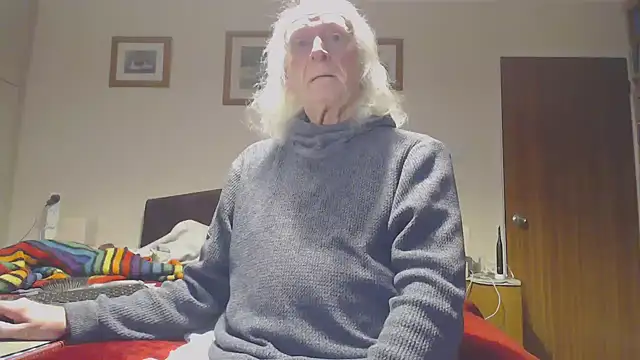 Snapshot of WaverlyKernow chatting on January 11, 11:15 am WaverlyKernow online show from January 11, 11:15 am