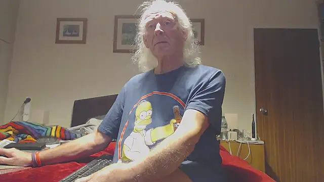 Snapshot of WaverlyKernow chatting on January 12, 10:09 am WaverlyKernow online show from January 12, 10:09 am