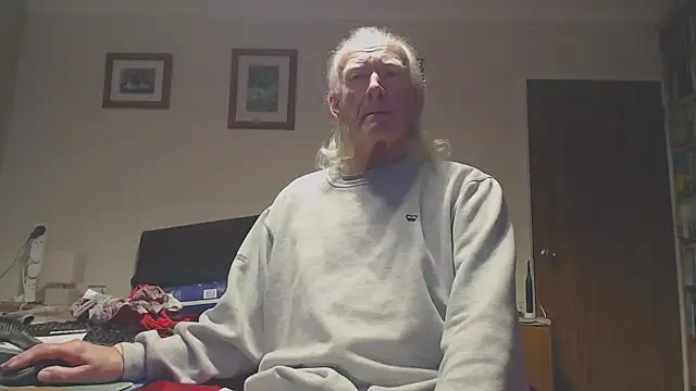 Snapshot of WaverlyKernow chatting on January 19, 2:10 pm WaverlyKernow online show from January 19, 2:10 pm