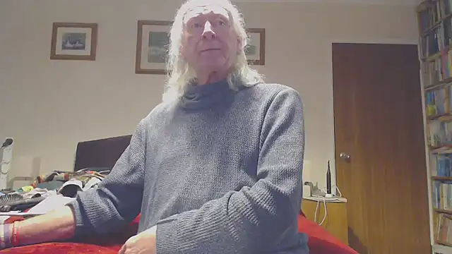 Snapshot of WaverlyKernow chatting on February 1, 9:08 am WaverlyKernow online show from February 1, 9:08 am