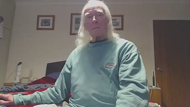 Snapshot of WaverlyKernow chatting on February 3, 2:44 pm WaverlyKernow online show from February 3, 2:44 pm