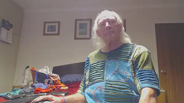 Snapshot of WaverlyKernow chatting on February 6, 8:51 am WaverlyKernow online show from February 6, 8:51 am