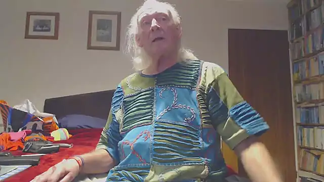 Snapshot of WaverlyKernow chatting on February 7, 10:41 am WaverlyKernow online show from February 7, 10:41 am