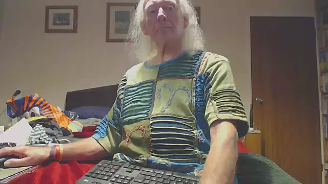 Snapshot of WaverlyKernow chatting on February 11, 8:19 am WaverlyKernow online show from February 11, 8:19 am