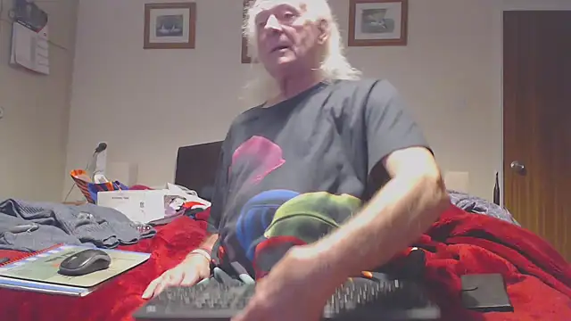 Snapshot of WaverlyKernow chatting on February 16, 8:21 am WaverlyKernow online show from February 16, 8:21 am