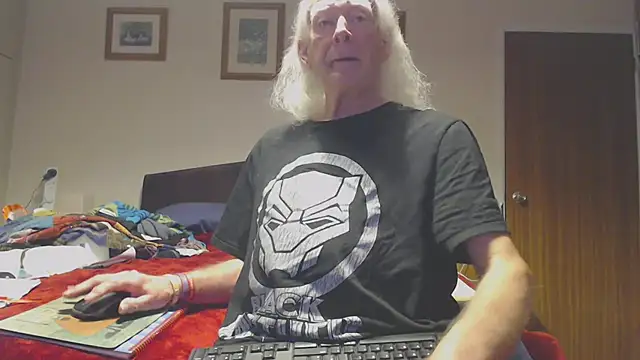 Snapshot of WaverlyKernow chatting on February 18, 9:05 am WaverlyKernow online show from February 18, 9:05 am