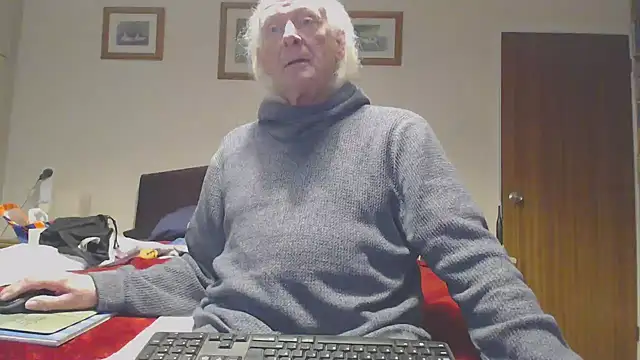 Snapshot of WaverlyKernow chatting on February 19, 12:23 pm WaverlyKernow online show from February 19, 12:23 pm