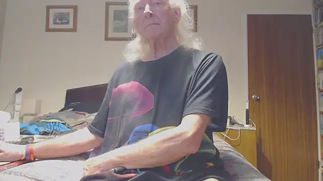 Snapshot of WaverlyKernow chatting on March 2, 9:05 am WaverlyKernow online show from March 2, 9:05 am