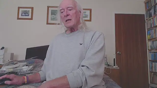 Snapshot of WaverlyKernow chatting on March 9, 1:04 pm WaverlyKernow online show from March 9, 1:04 pm