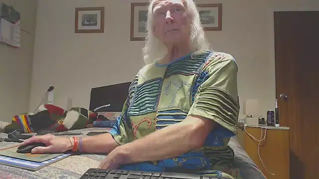 Snapshot of WaverlyKernow chatting on March 15, 3:40 pm WaverlyKernow online show from March 15, 3:40 pm