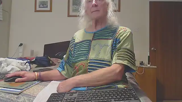 Snapshot of WaverlyKernow chatting on March 19, 9:24 am WaverlyKernow online show from March 19, 9:24 am