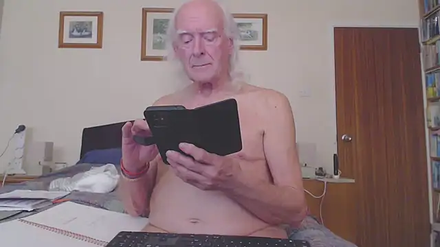 Snapshot of WaverlyKernow chatting on March 21, 3:59 pm WaverlyKernow online show from March 21, 3:59 pm