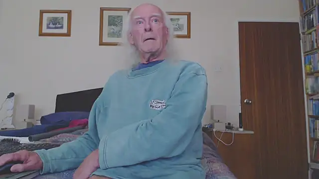 Snapshot of WaverlyKernow chatting on March 25, 3:29 pm WaverlyKernow online show from March 25, 3:29 pm