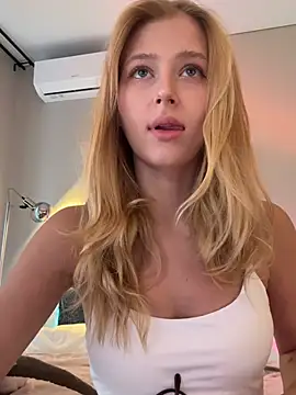 LunaRase online show from March 14, 9:26 am