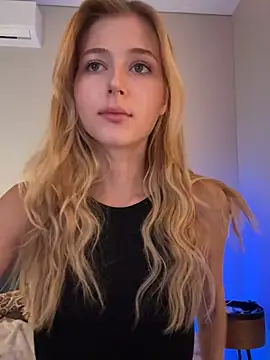 LunaRase online show from July 28, 3:32 pm
