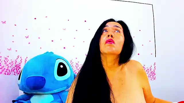 Snapshot of HorniestMilf chatting on July 4, 9:32 pm HorniestMilf online show from July 4, 9:32 pm