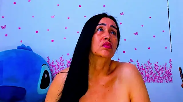 Snapshot of HorniestMilf chatting on July 15, 9:20 pm HorniestMilf online show from July 15, 9:20 pm