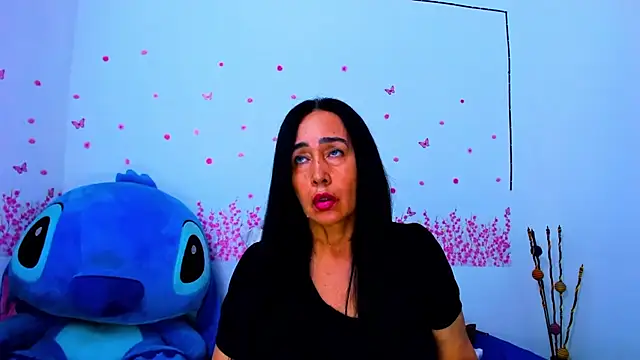 Snapshot of HorniestMilf chatting on July 18, 9:07 pm HorniestMilf online show from July 18, 9:07 pm