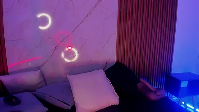 Emiilycollins online show from November 13, 2:43 am