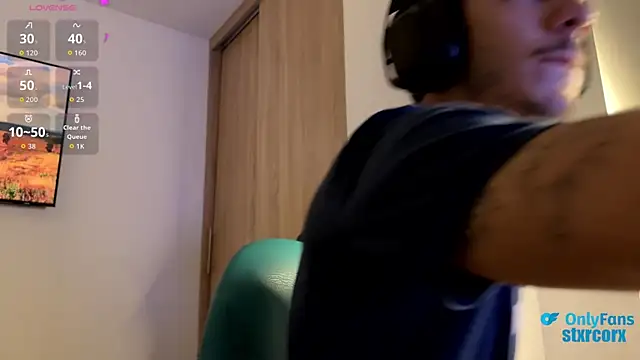 Snapshot of ilytheo chatting on October 16, 11:00 am ilytheo online show from October 16, 11:00 am