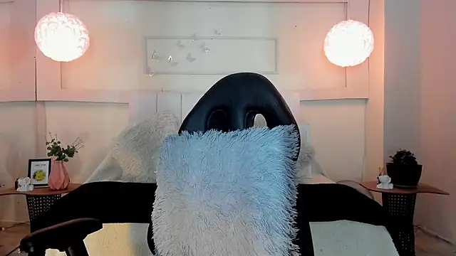 RamonaSimons online show from February 25, 8:29 pm