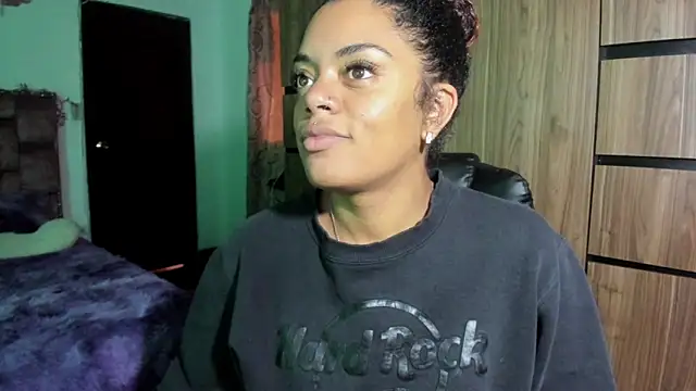 ladyrd1 online show from April 13, 2:00 pm