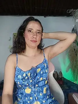 Snapshot of lovely_kitt chatting on June 7, 11:52 pm lovely kitt online show from June 7, 11:52 pm