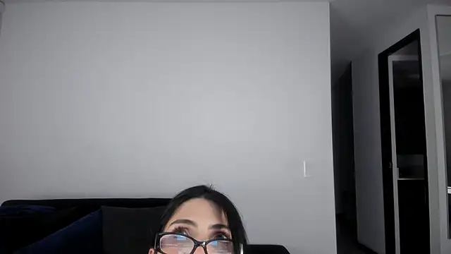 angelturned001 online show from December 22, 11:13 pm