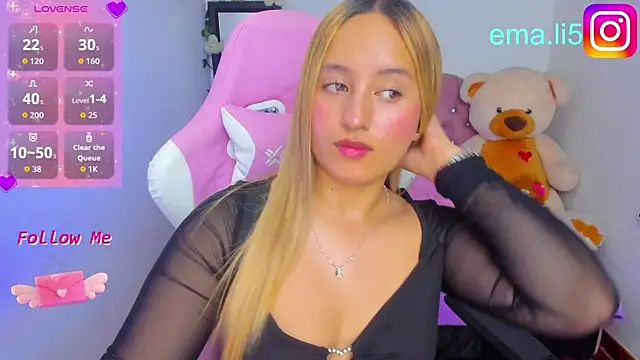 Snapshot of ema_tayy chatting on June 3, 10:04 pm ema tayy online show from June 3, 10:04 pm