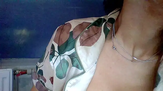 Snapshot of AliceTailor chatting on July 5, 5:47 am AliceTailor online show from July 5, 5:47 am