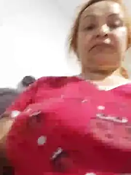 Snapshot of Wife_sexxx chatting on December 25, 6:31 am Wife sexxx online show from December 25, 6:31 am